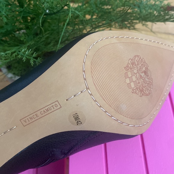 Vince Camuto - Picture 7 of 7